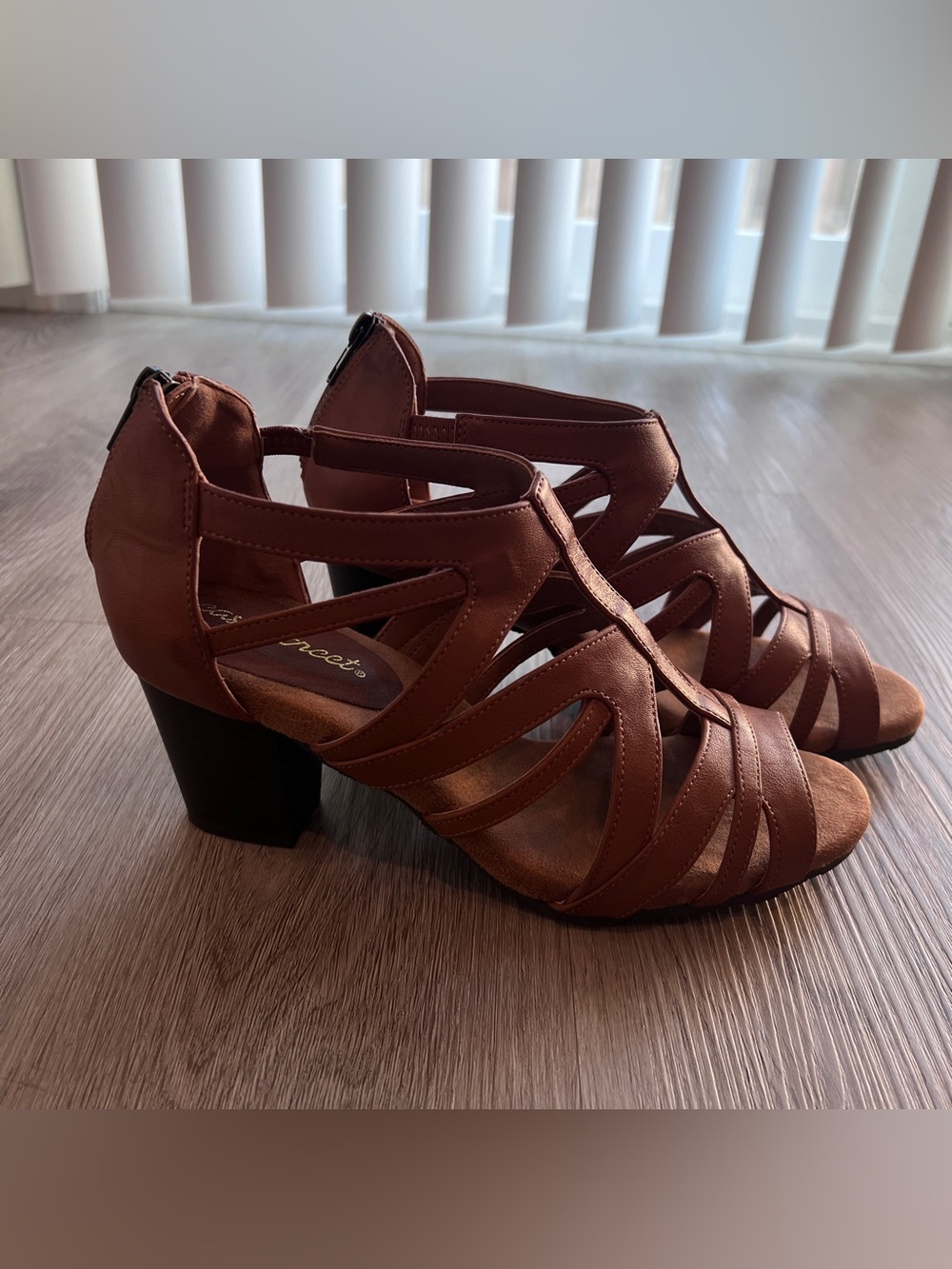 Easy Street Amaze Women Sandal 8.5W Cognac Brown Strappy Caged Block Heel